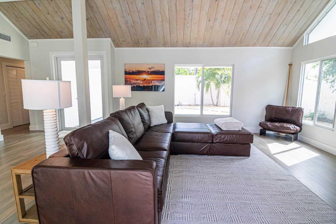 103 W Sandpiper Jupiter, FL 33477