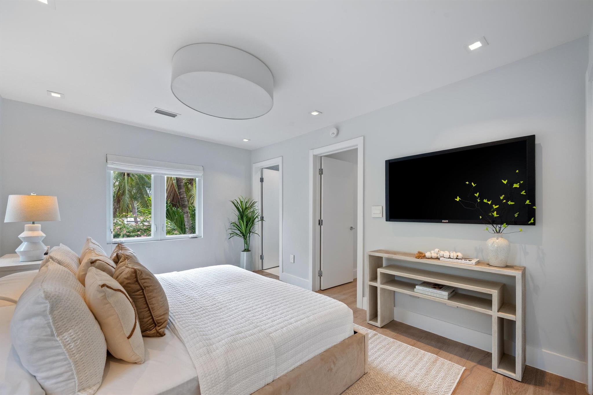 775 W 49th St Miami Beach, FL 33140