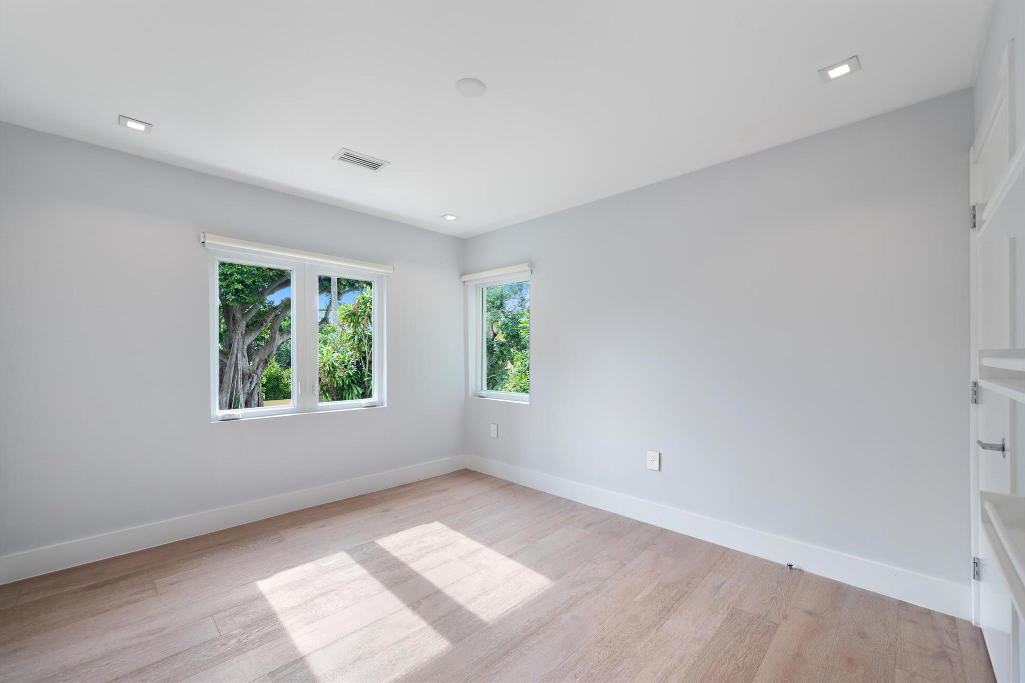 775 W 49th St Miami Beach, FL 33140