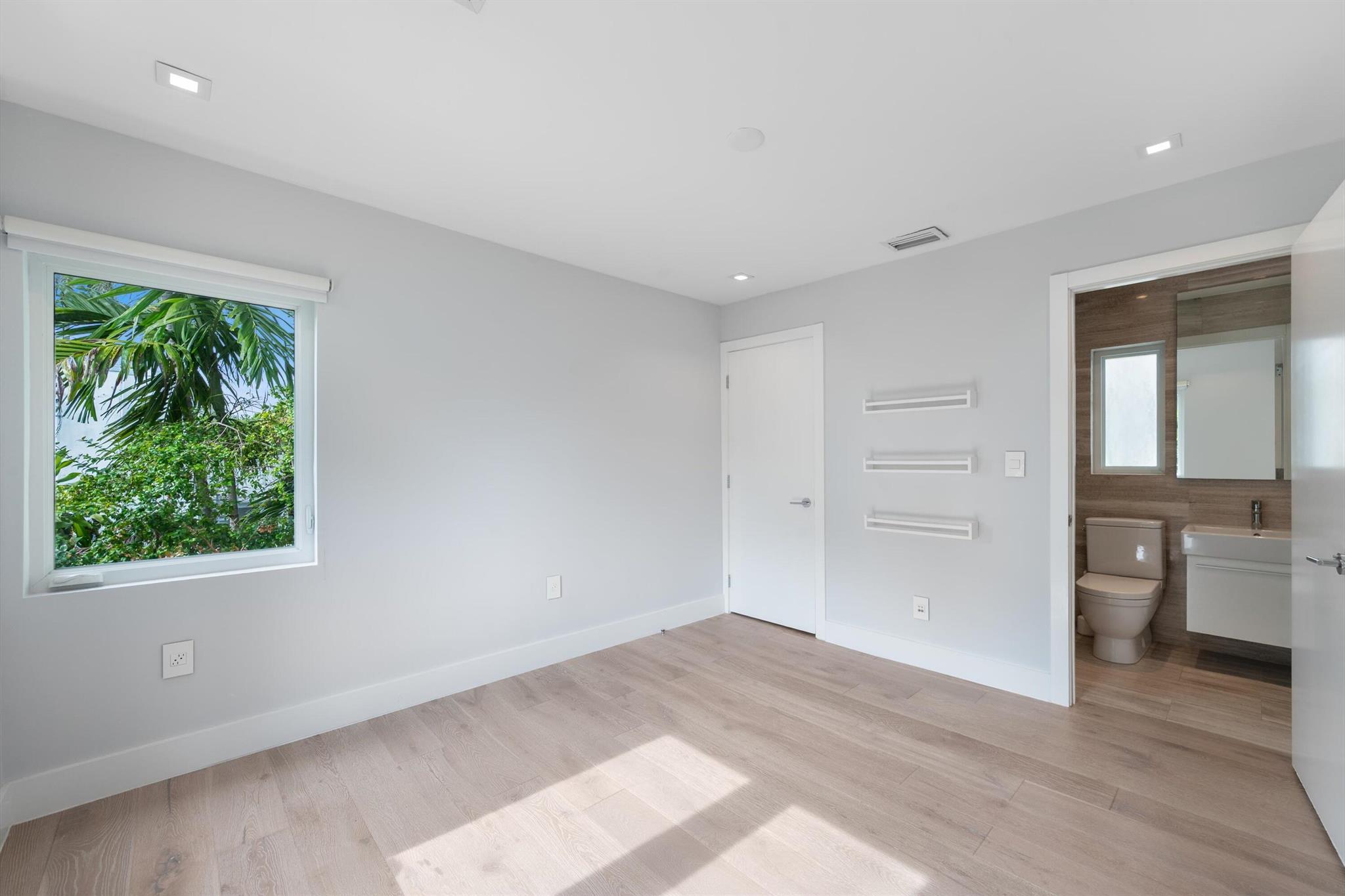 775 W 49th St Miami Beach, FL 33140