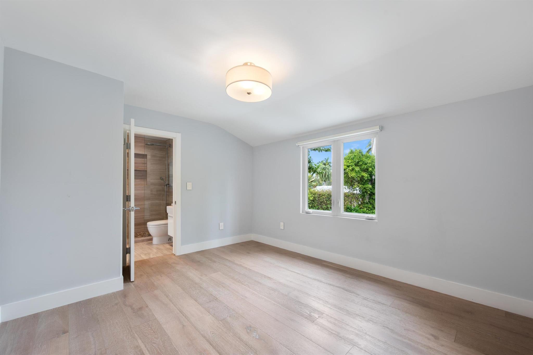 775 W 49th St Miami Beach, FL 33140