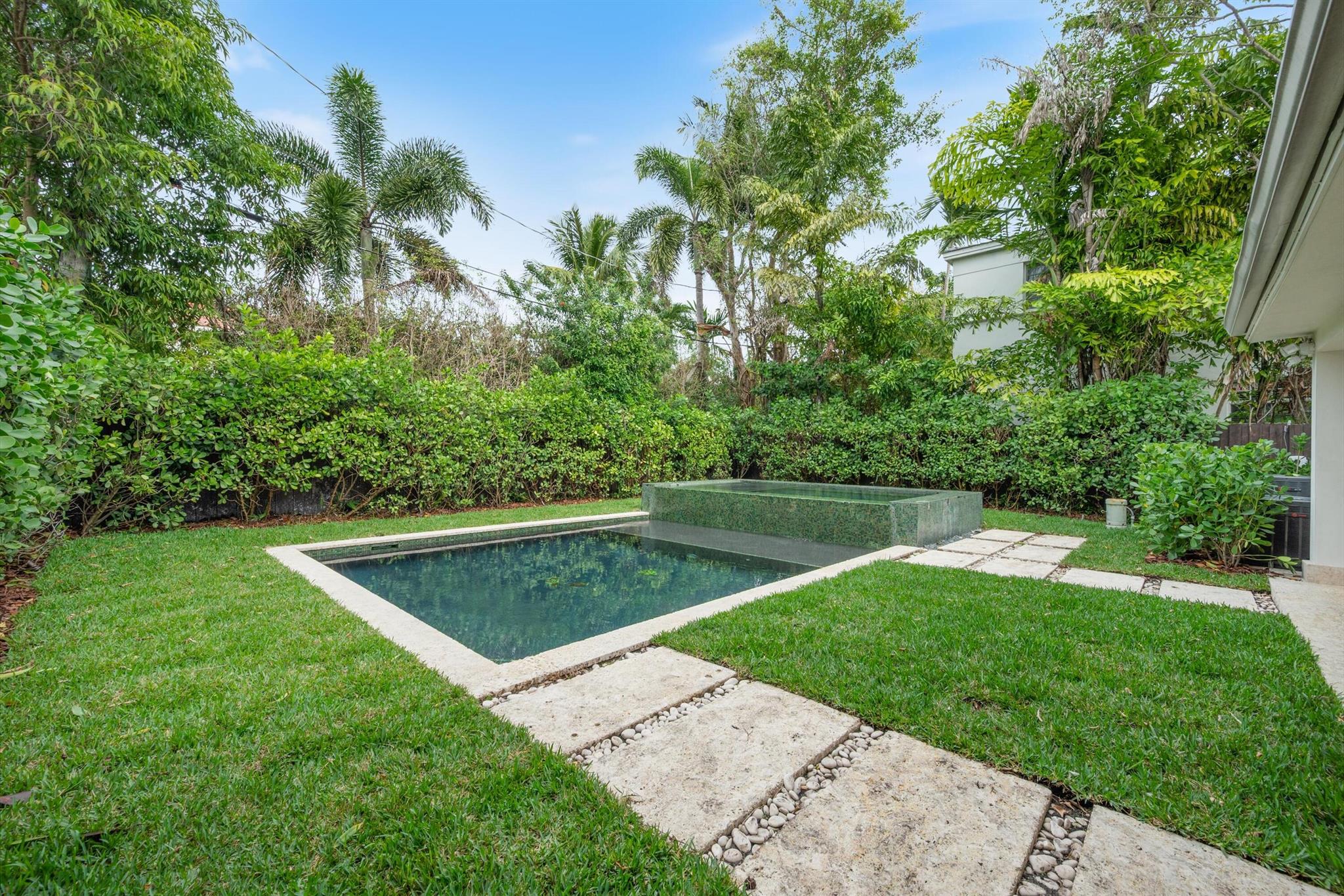 775 W 49th St Miami Beach, FL 33140