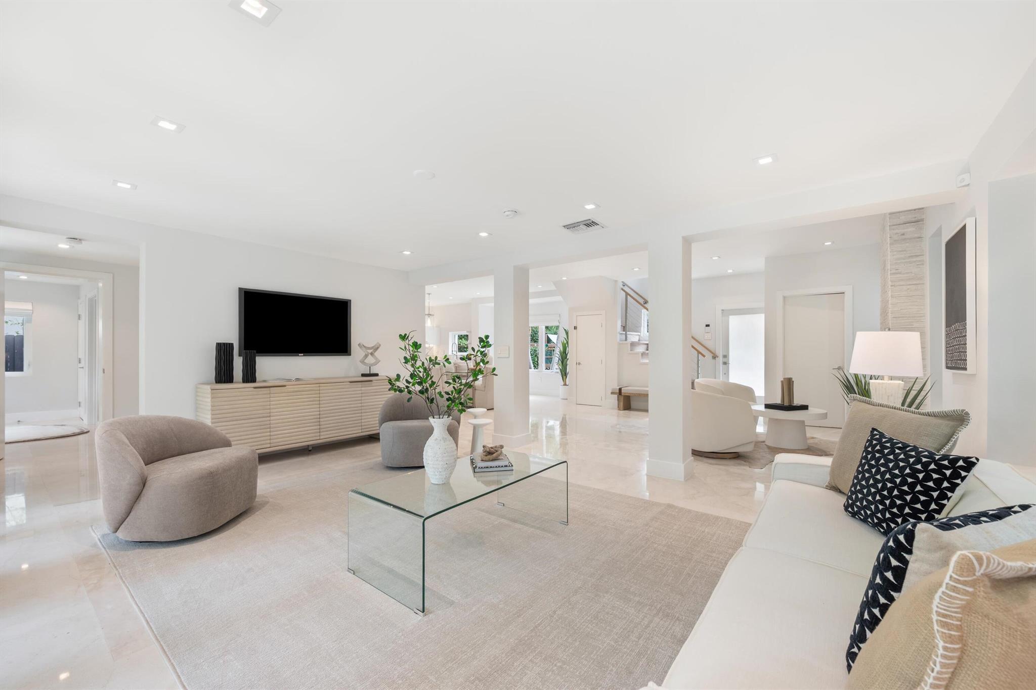 775 W 49th St Miami Beach, FL 33140