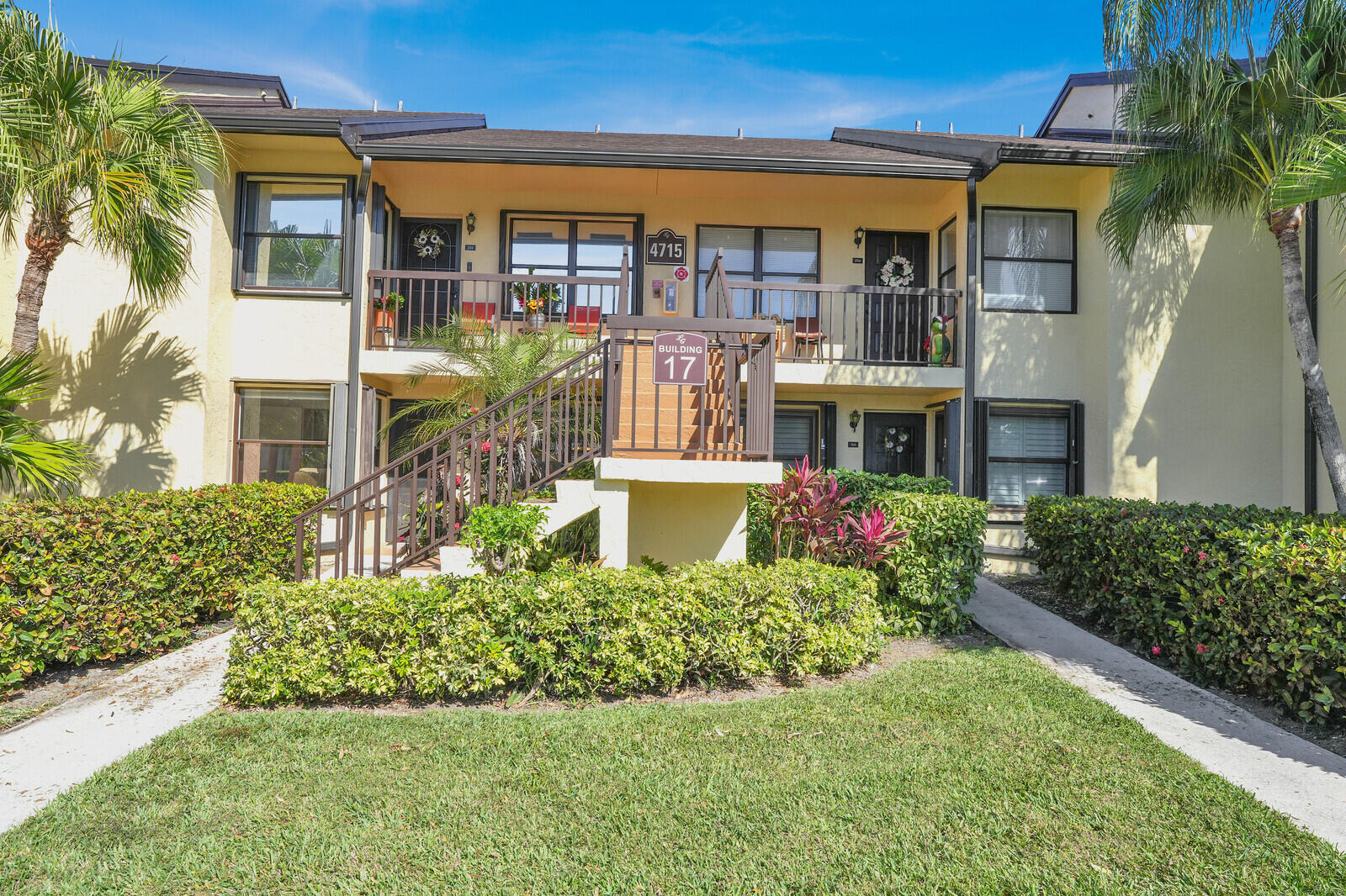 4715 Lucerne Lks #103