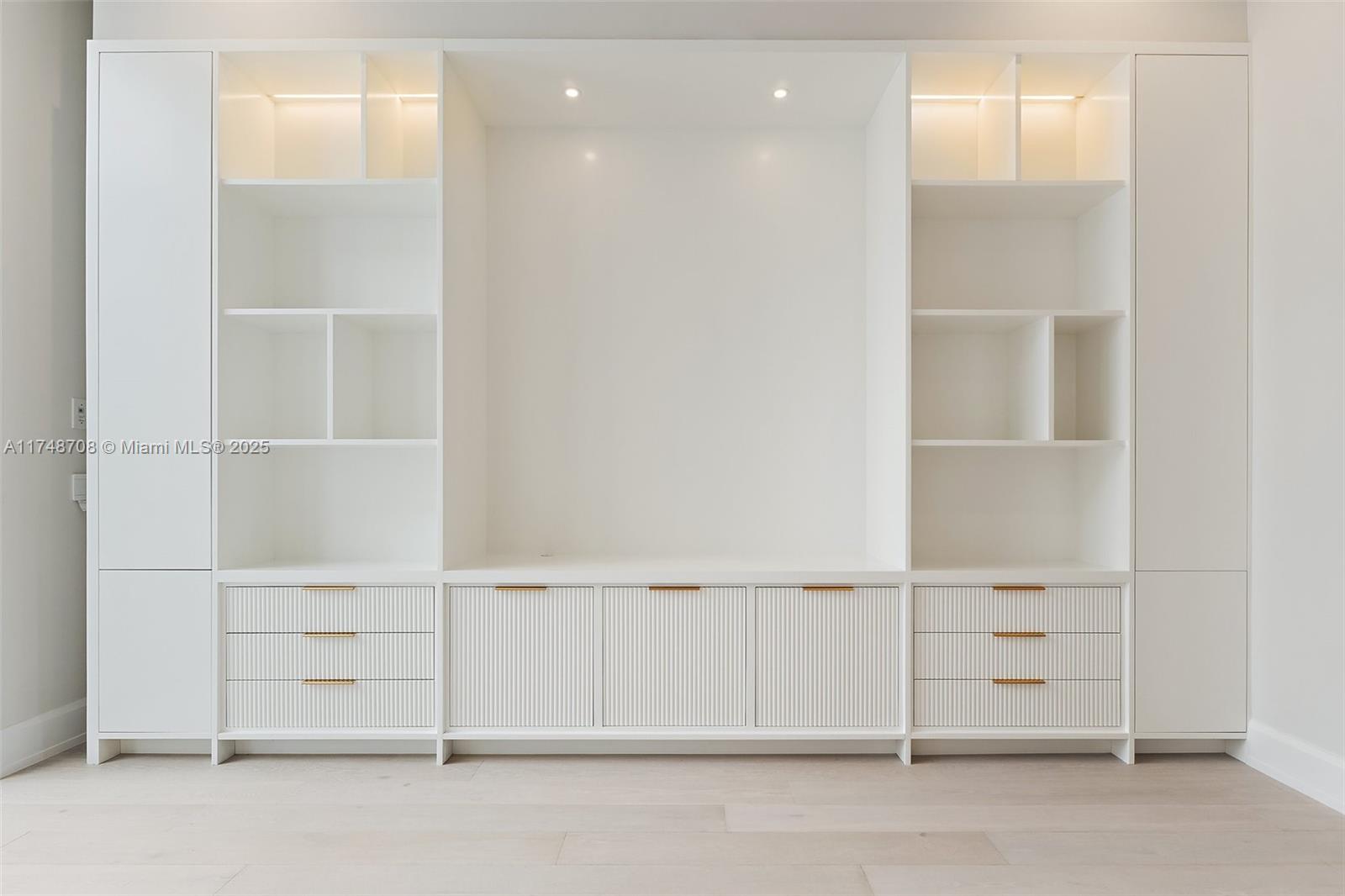 226 Bears Clb Dr Jupiter, FL 33477