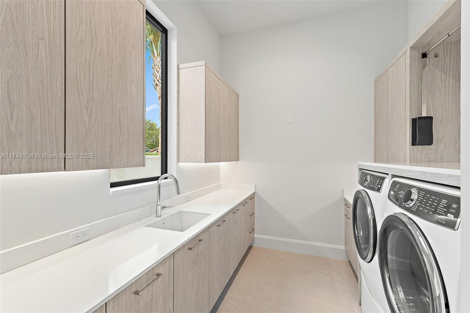 226 Bears Clb Dr Jupiter, FL 33477