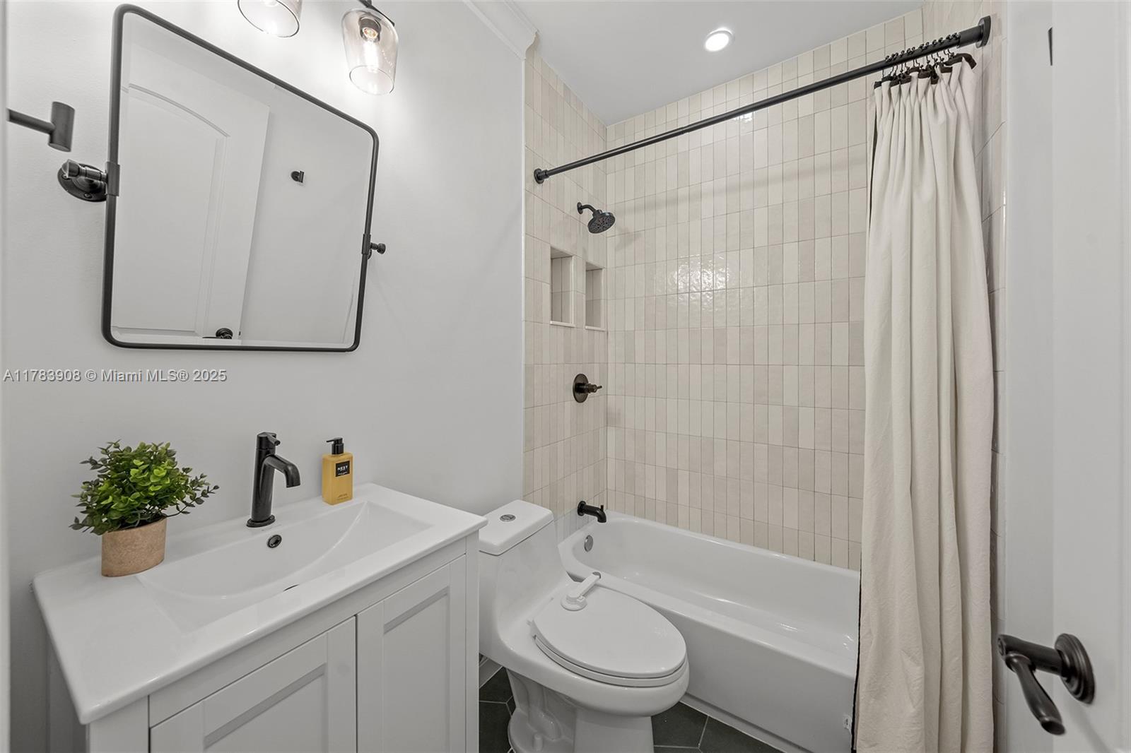 146 NE 47th St Miami, FL 33137