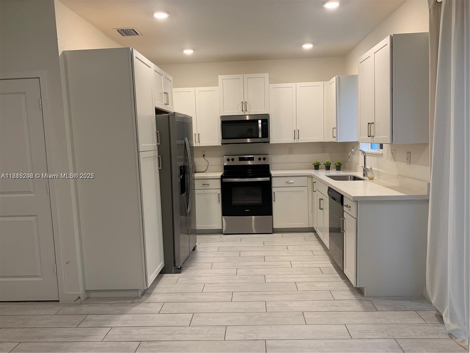 1041 SE 23rd Ter
