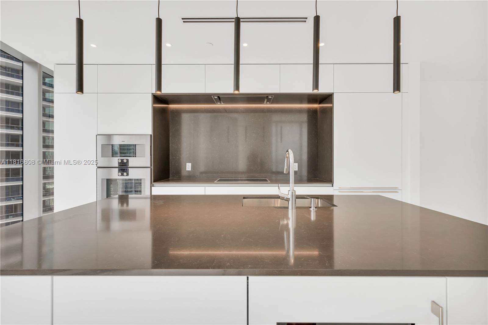 image Aston Martin Residences13