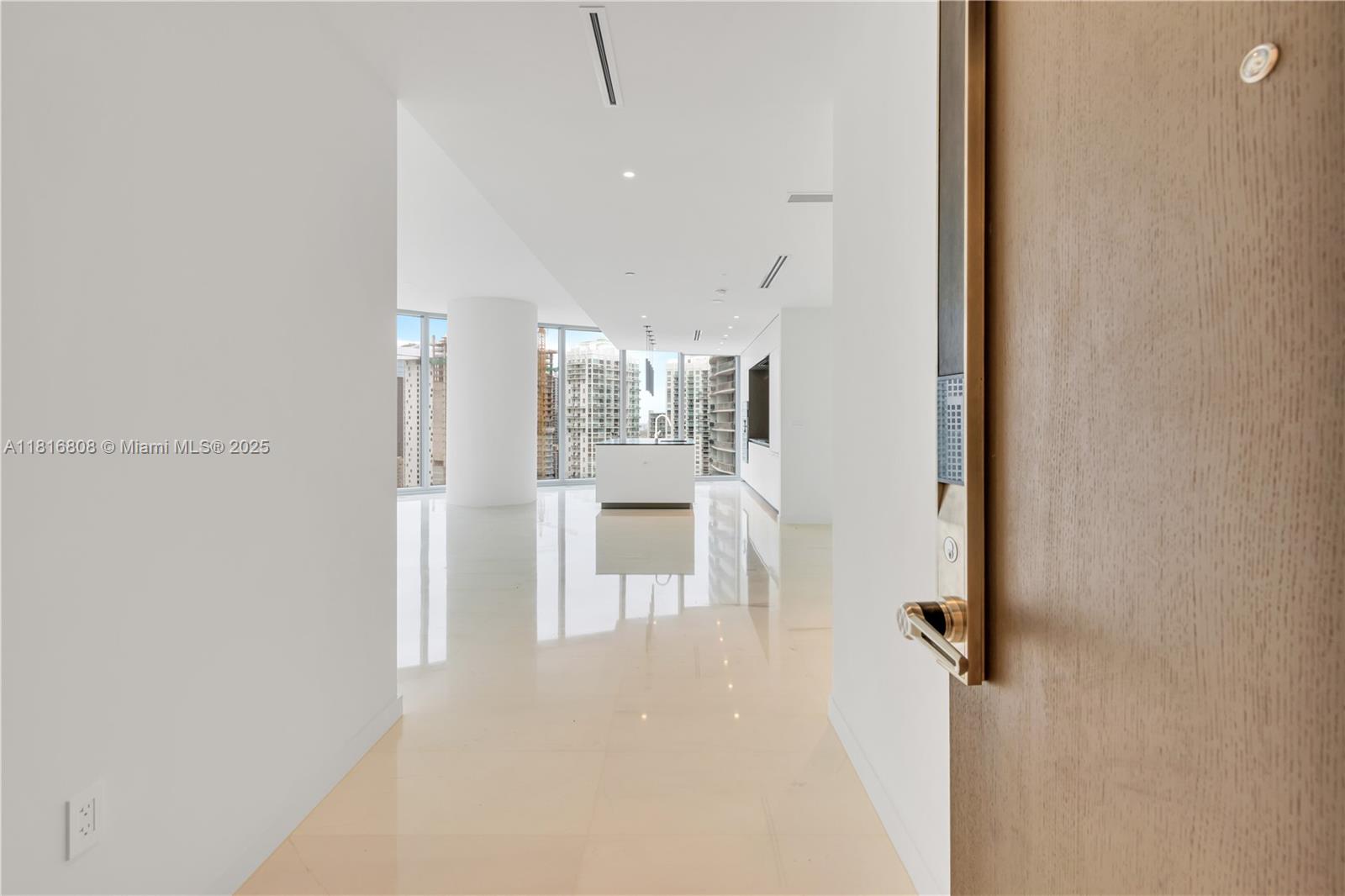 image Aston Martin Residences17