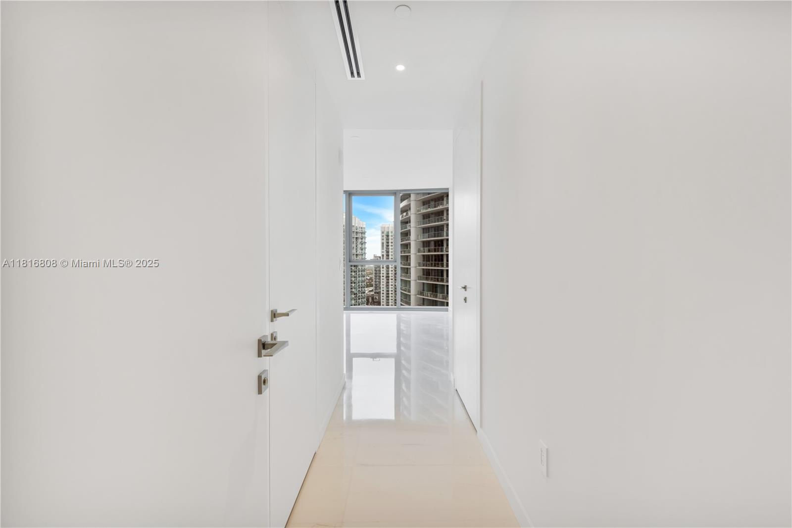 image Aston Martin Residences19