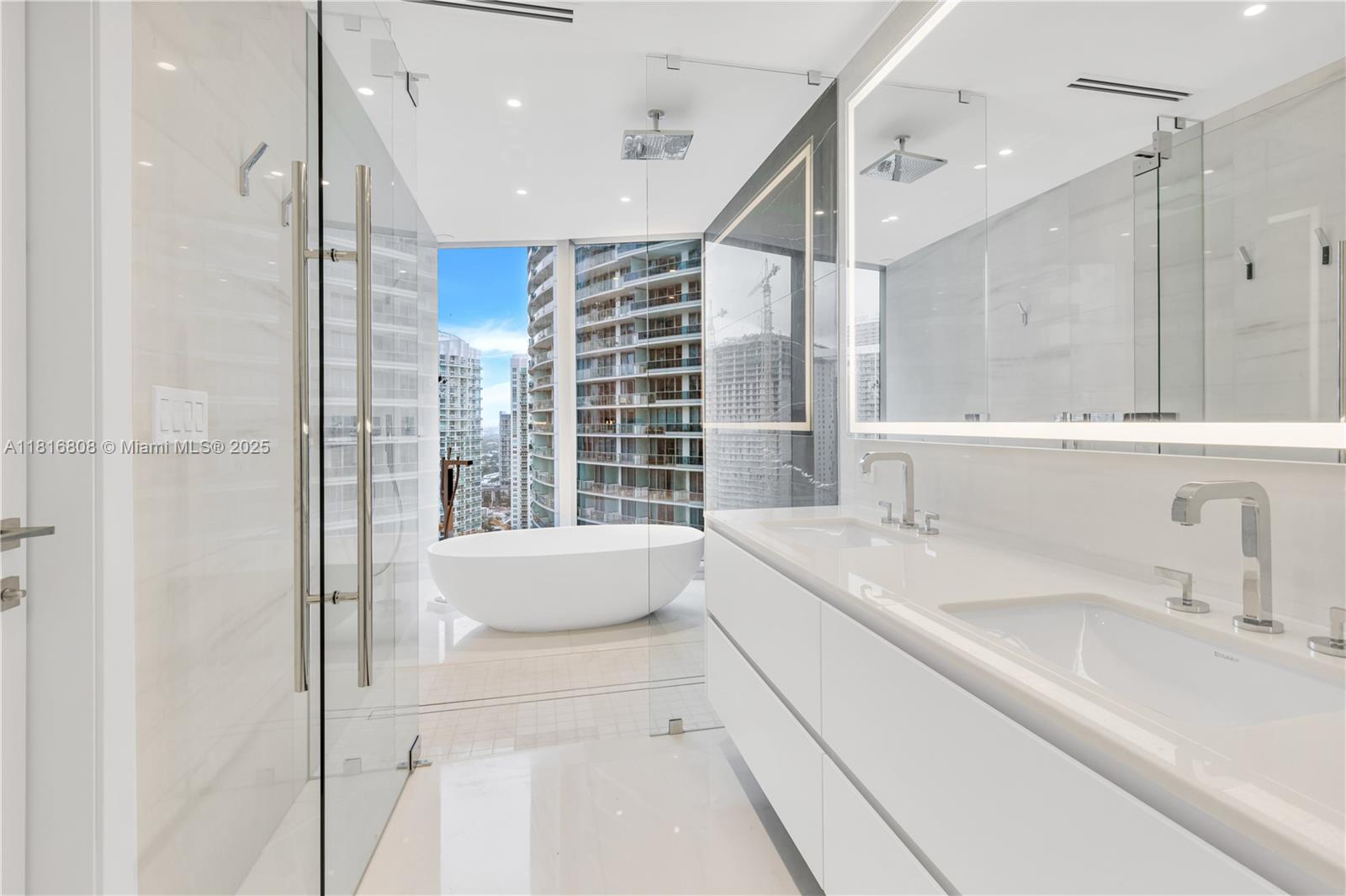 image Aston Martin Residences23