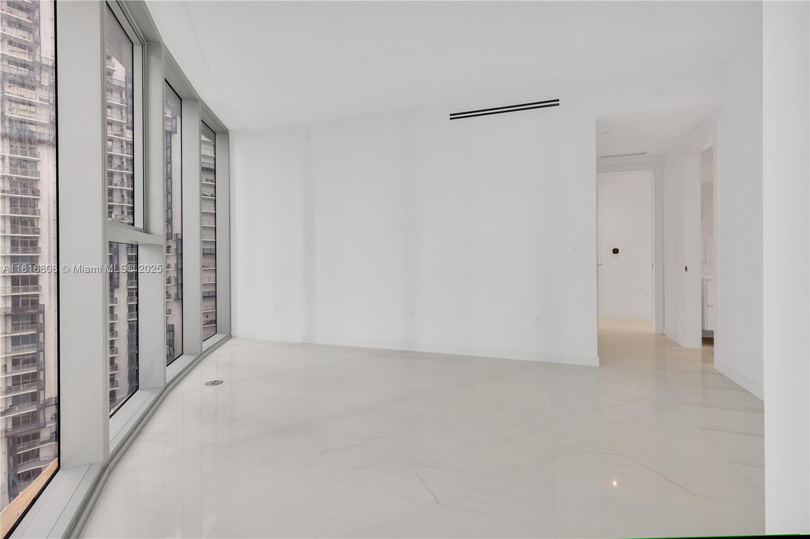 image Aston Martin Residences25