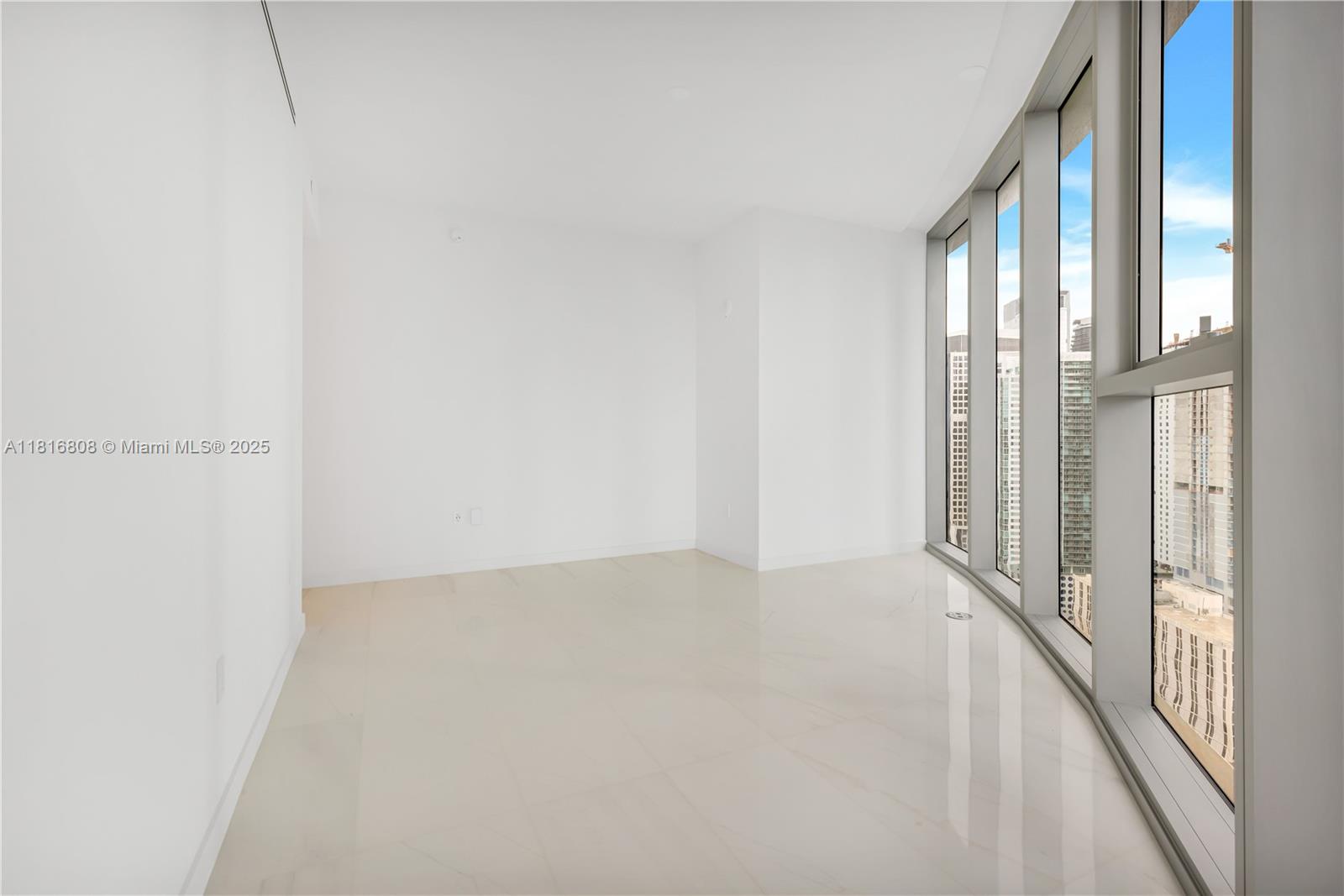 image Aston Martin Residences26