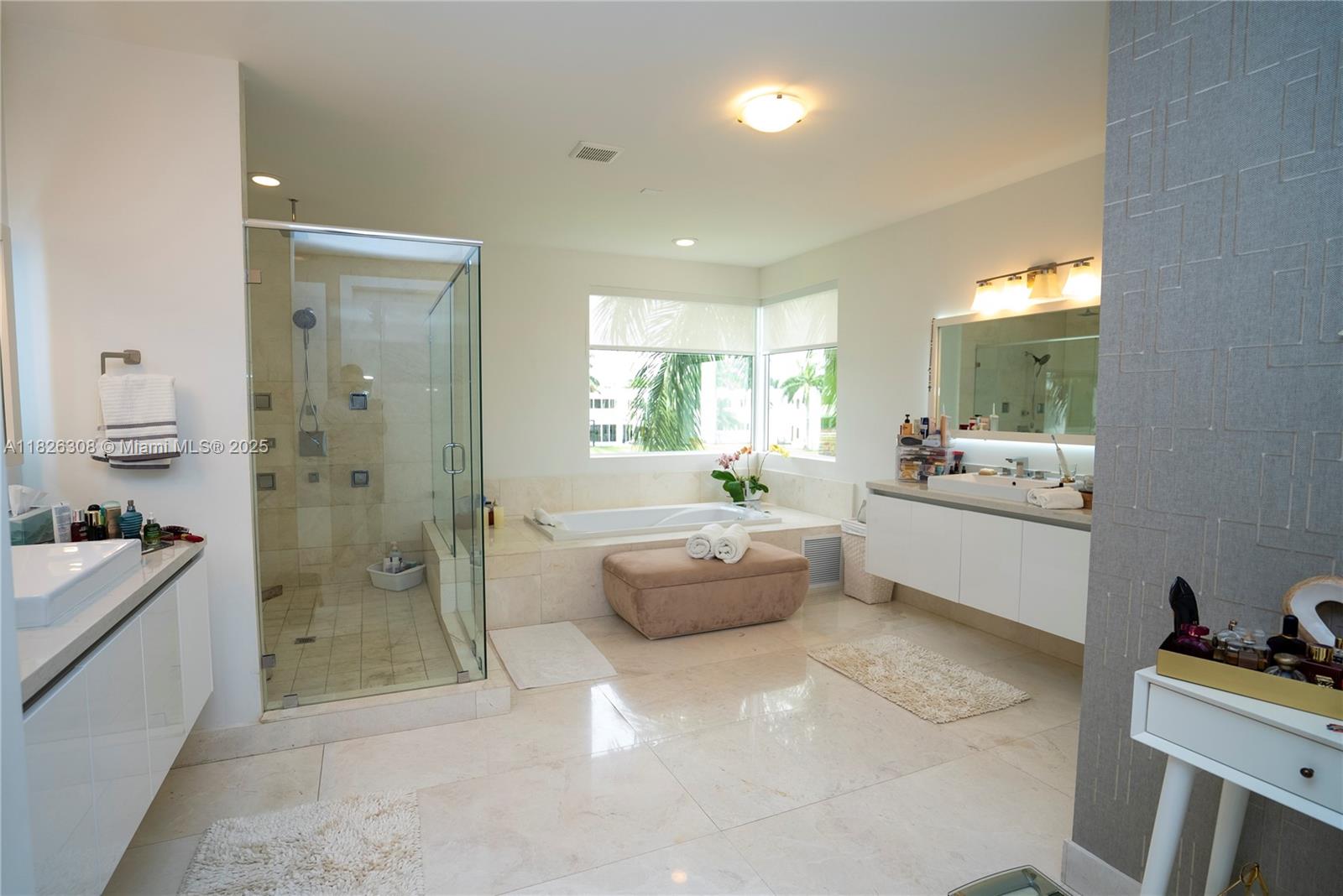 10272 NW 75th Ter Doral, FL 33178