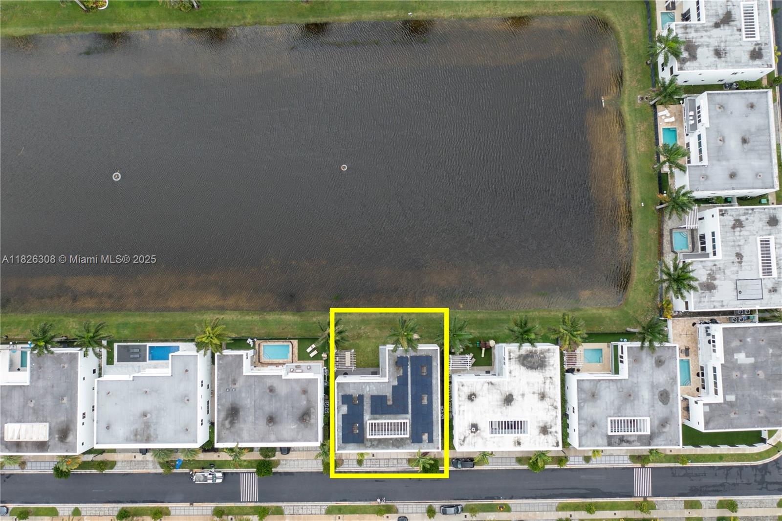 10272 NW 75th Ter Doral, FL 33178