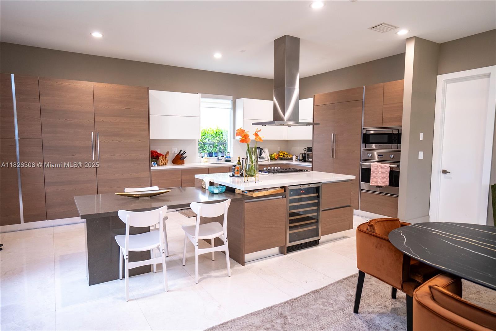 10272 NW 75th Ter Doral, FL 33178