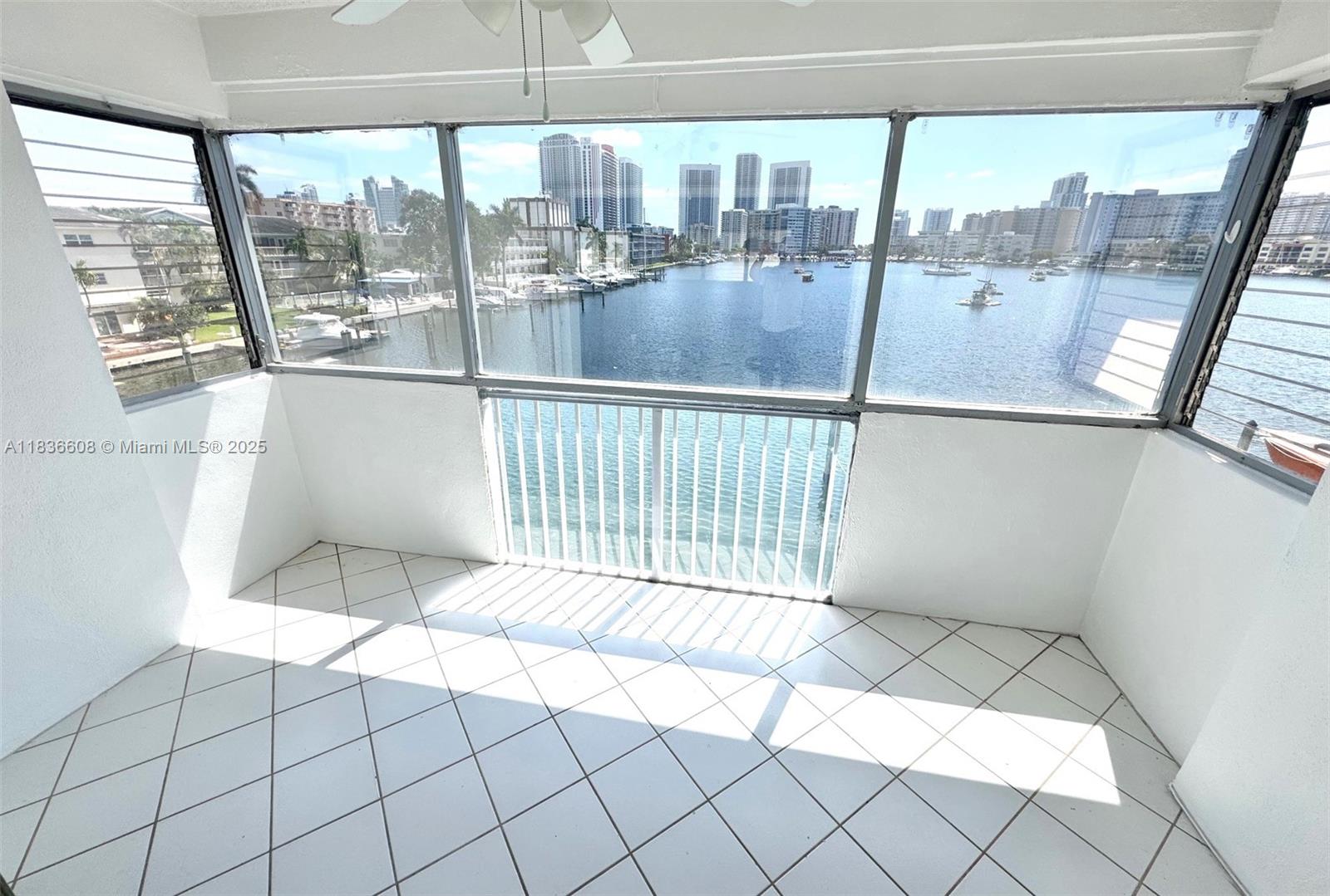462 Golden Isles Dr #301