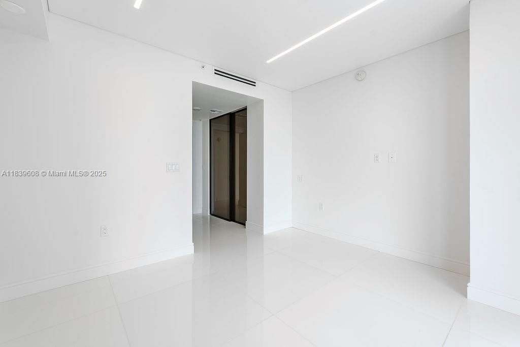 image Parque Towers Condo18