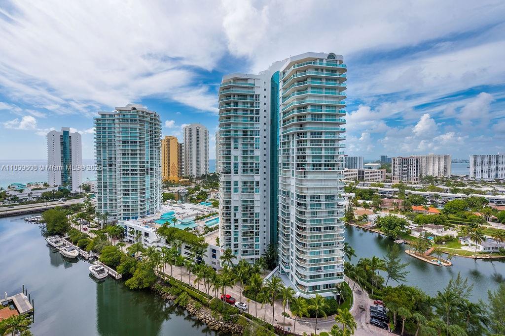 image Parque Towers Condo1