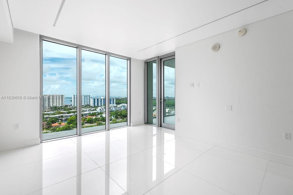 image Parque Towers Condo21