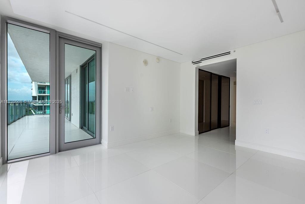 image Parque Towers Condo22