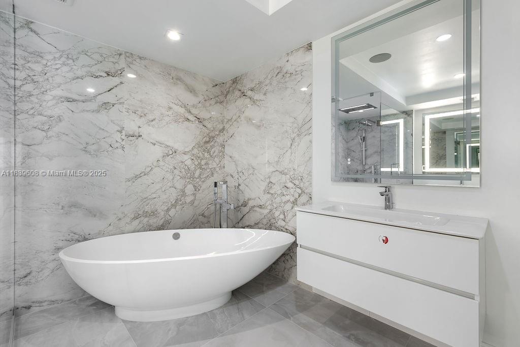 image Parque Towers Condo25