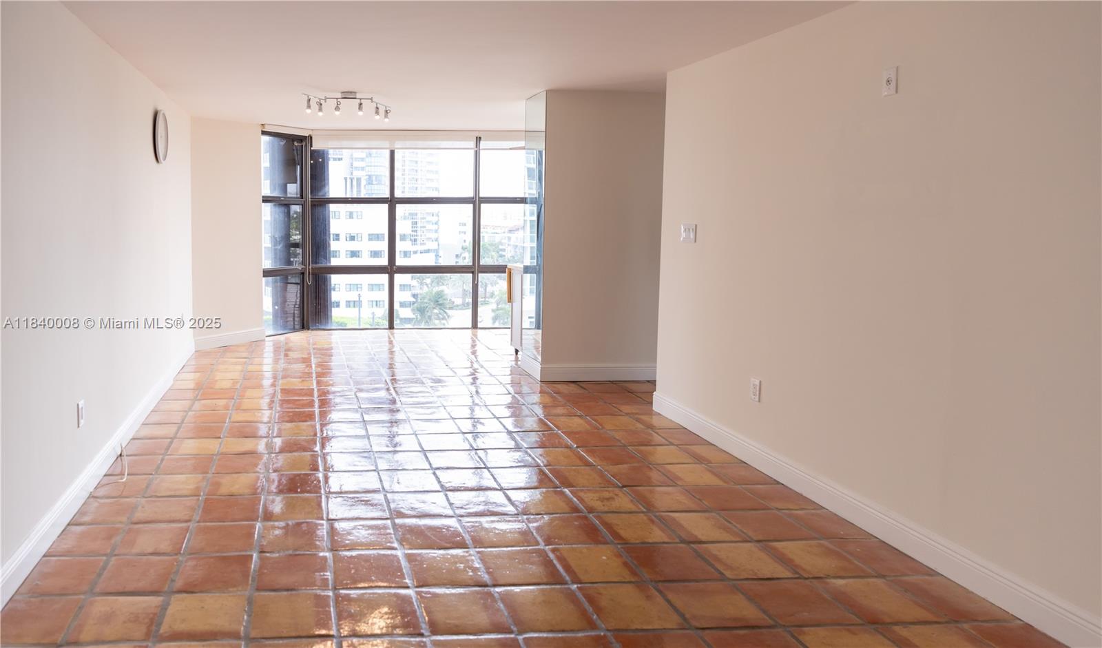 6423 Collins Ave #1101