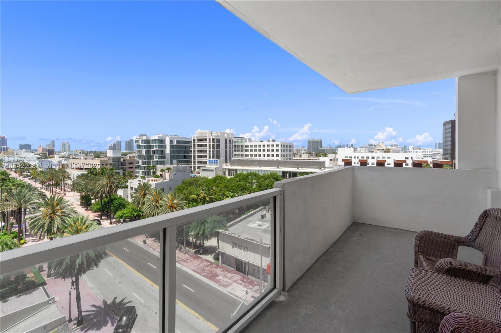 100 Lincoln Rd #811