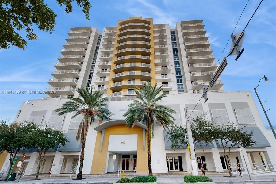 900 SW 8th St #605