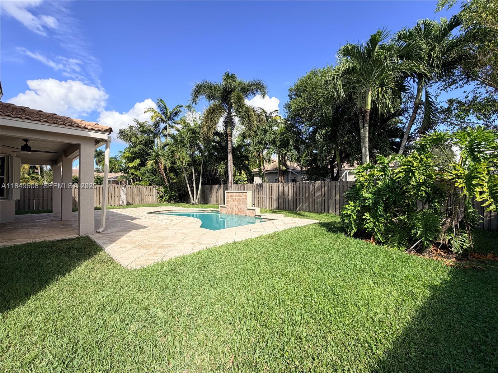1570 Elm Grv Rd Weston, FL 33327