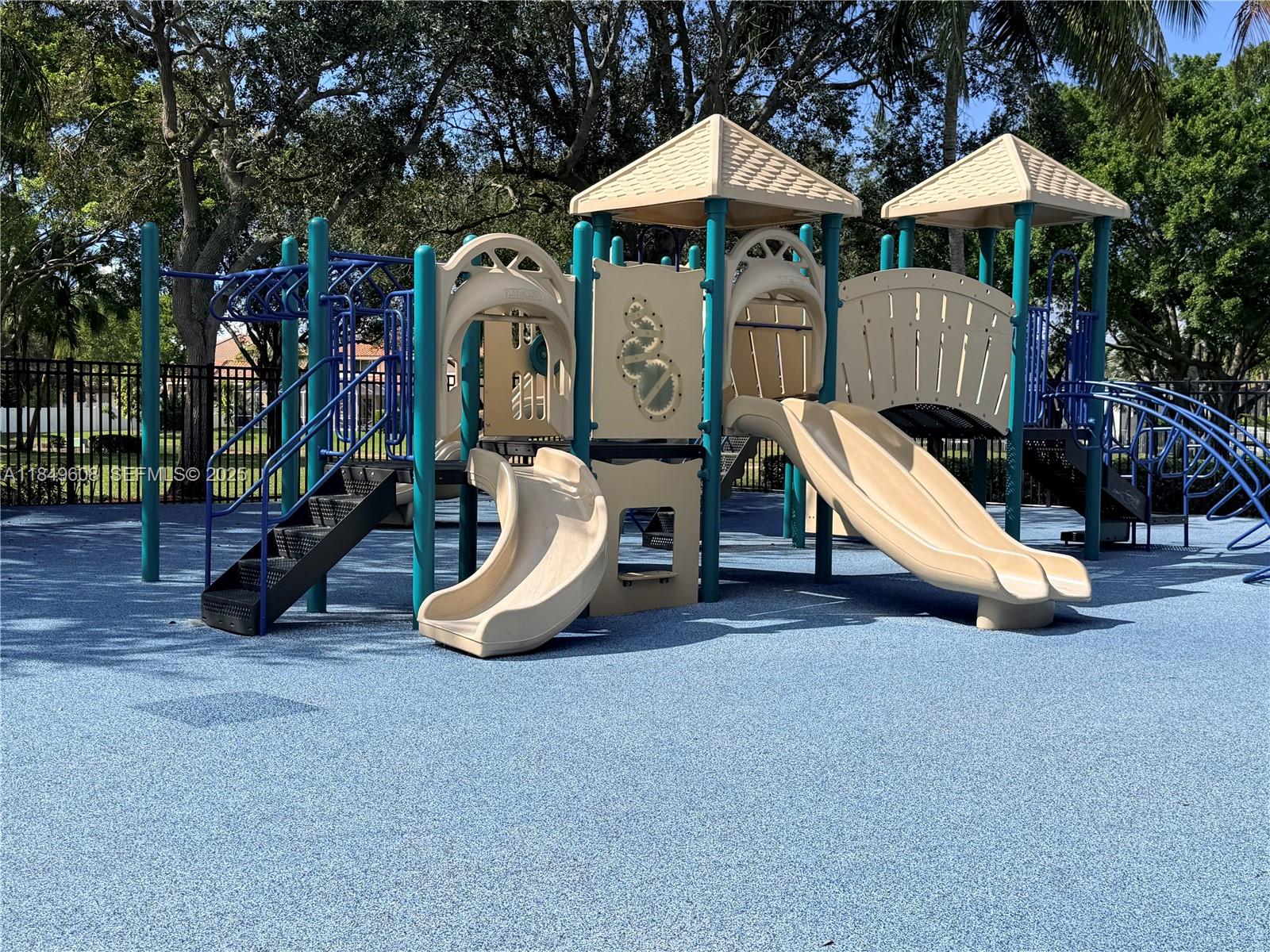 1570 Elm Grv Rd Weston, FL 33327