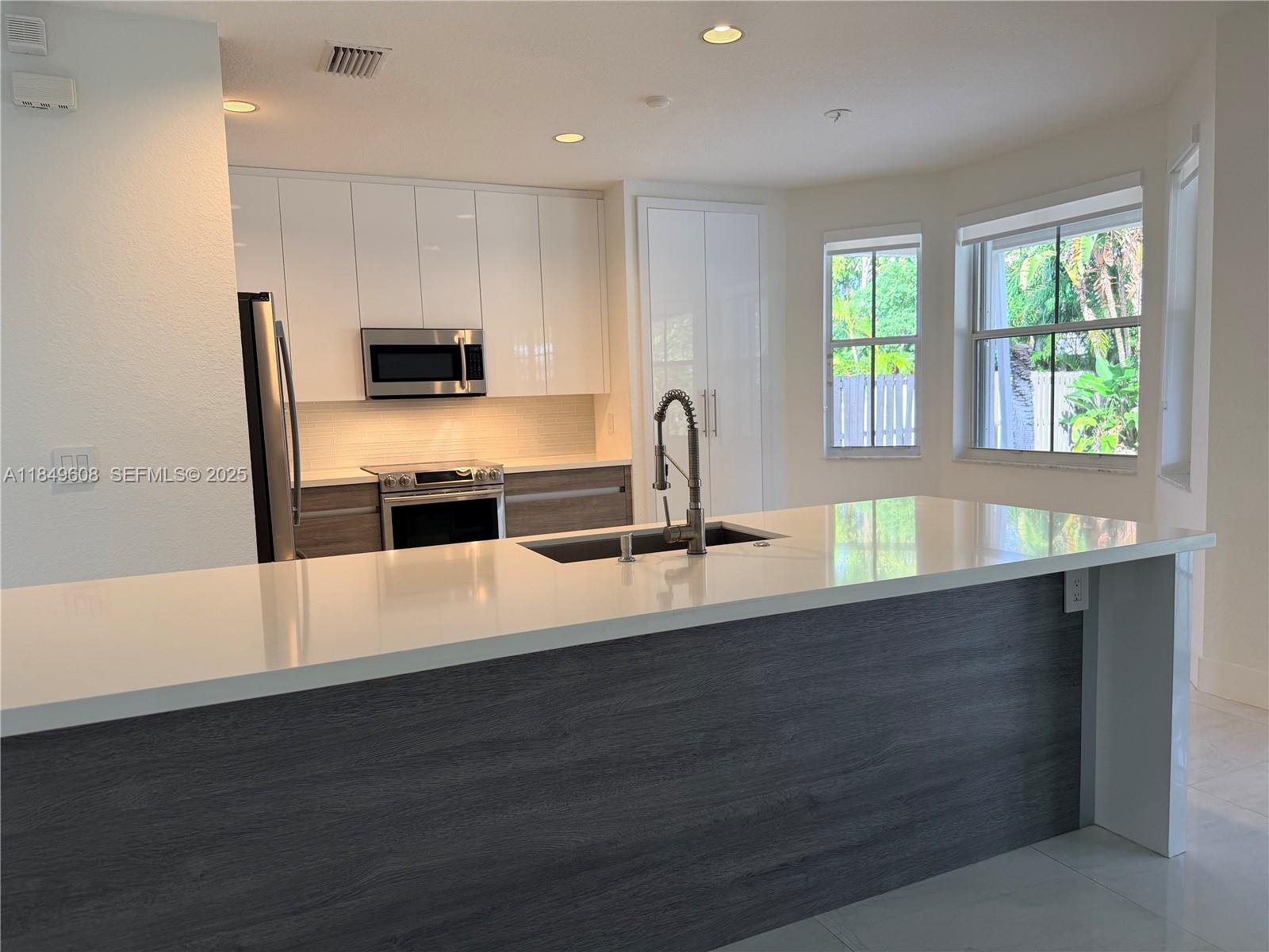 1570 Elm Grv Rd Weston, FL 33327