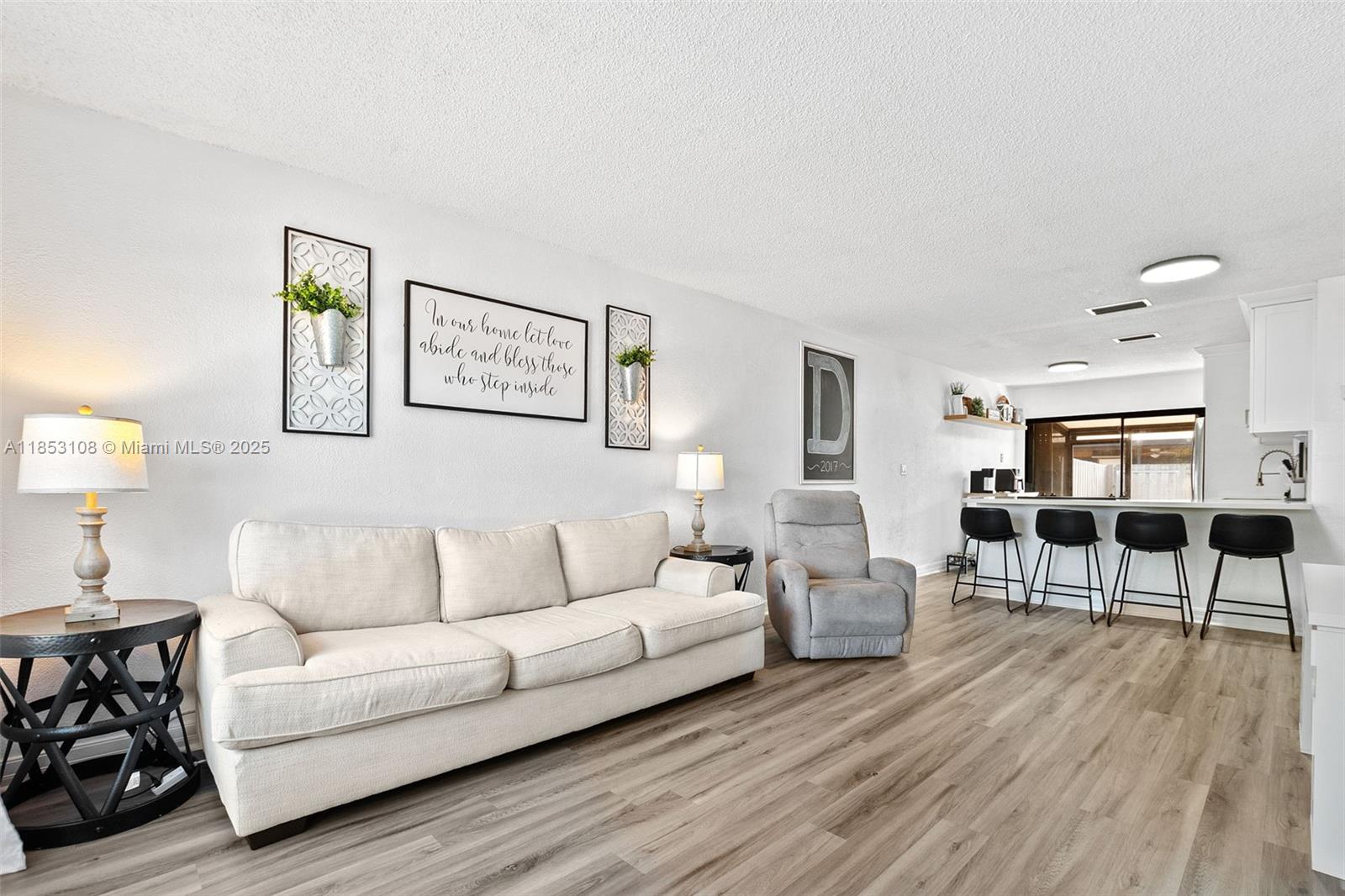 2350 Oak Ct