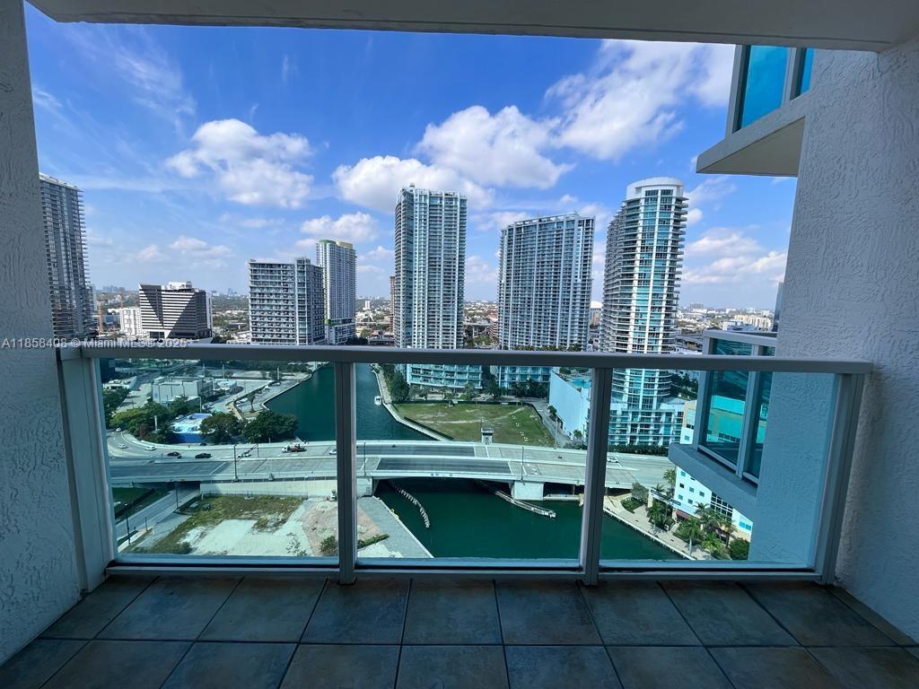 image Brickell On The River N14