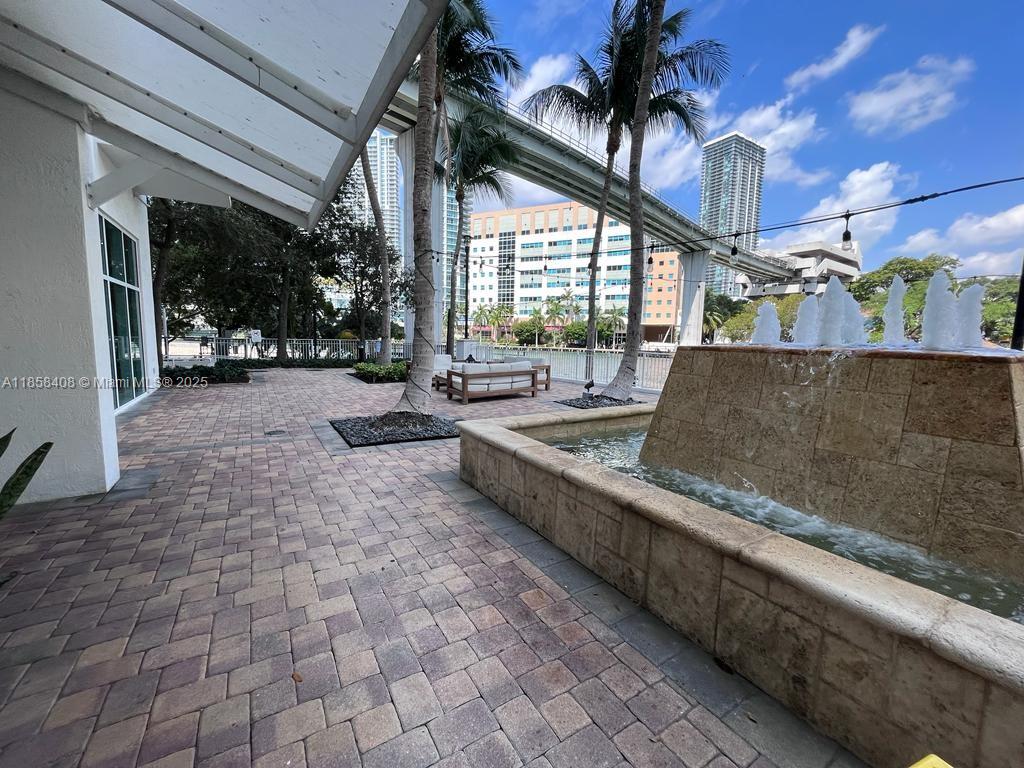 image Brickell On The River N17