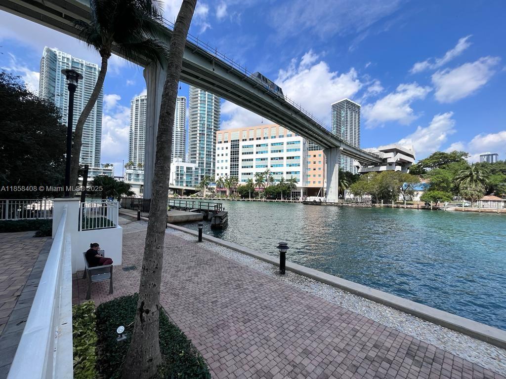 image Brickell On The River N21
