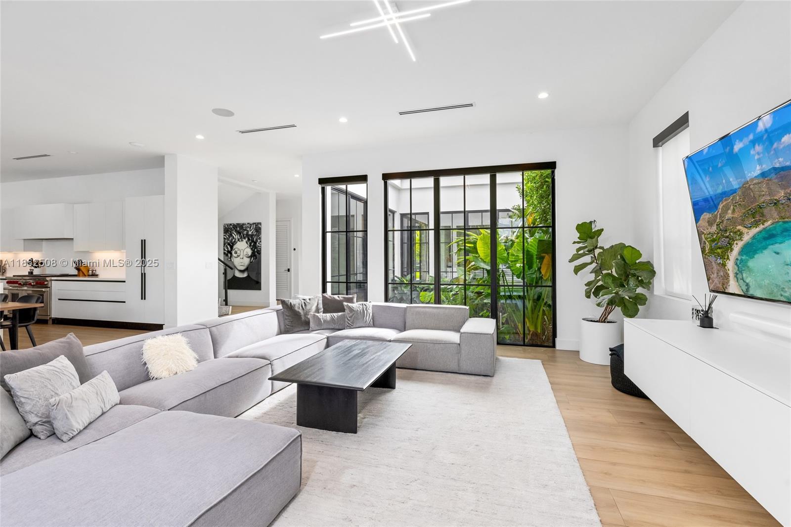 895 NE 76th St #895 Miami, FL 33138