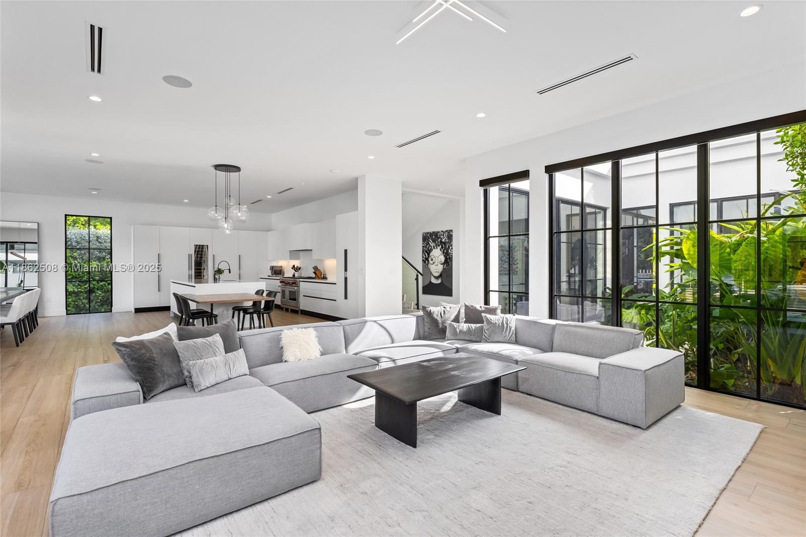 895 NE 76th St #895 Miami, FL 33138