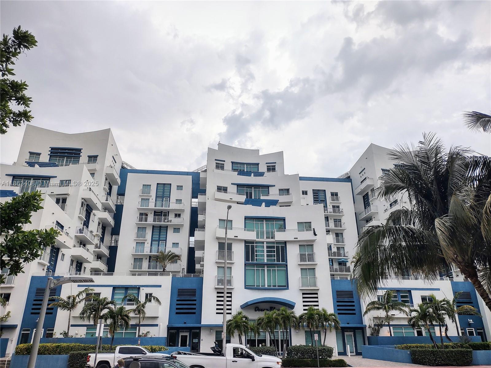 7600 Collins Ave #416
