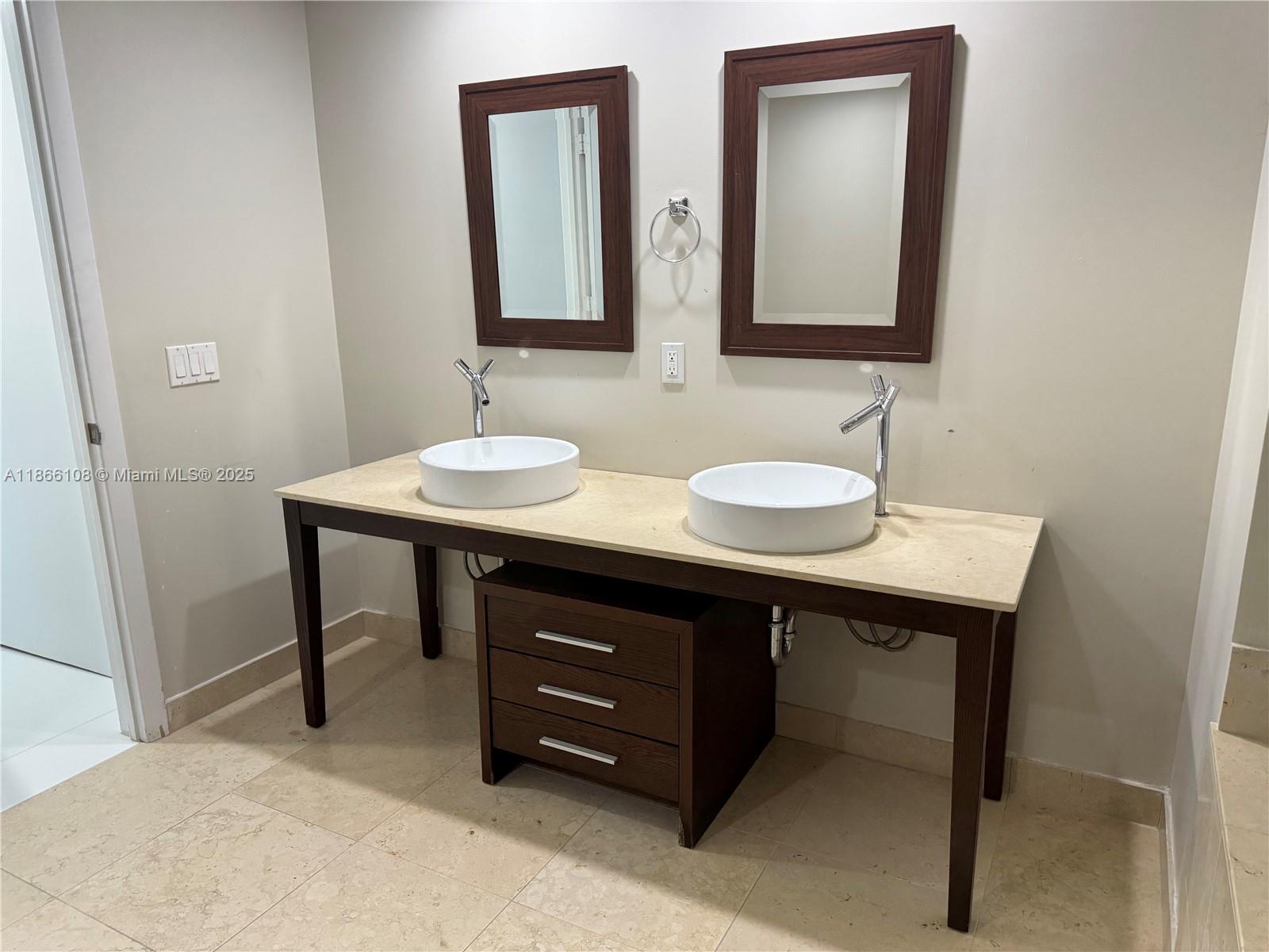 image Icon Brickell12