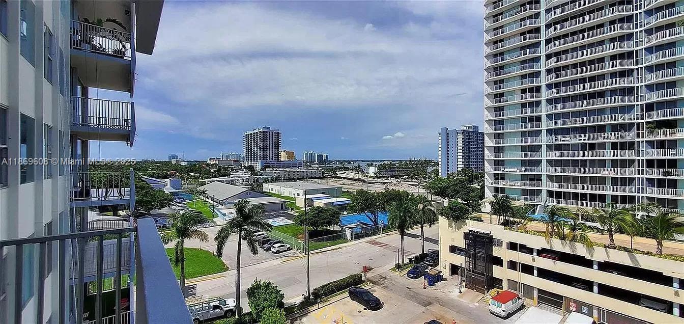 7545 E Treasure Dr #10E
