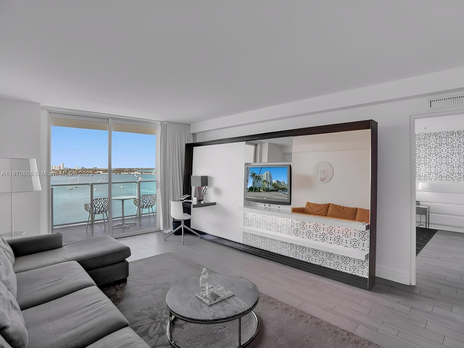 1100 West Ave #1024