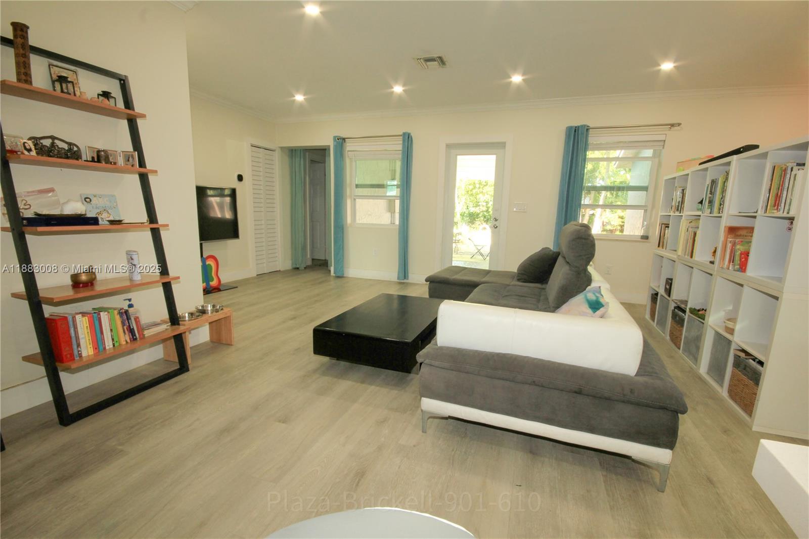 2754 SW 36th Ave Miami, FL 33133