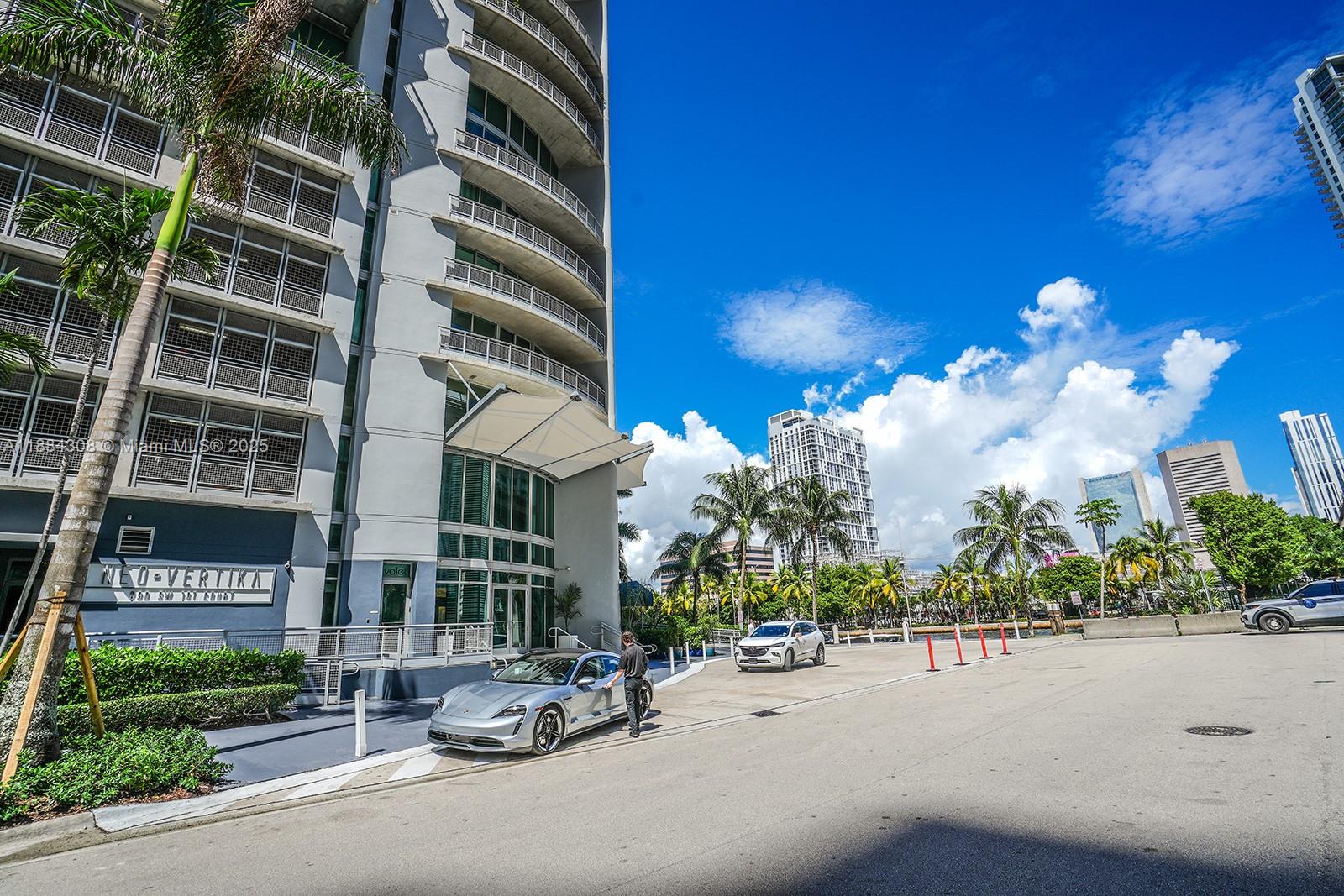 image Neo Vertika Condo1