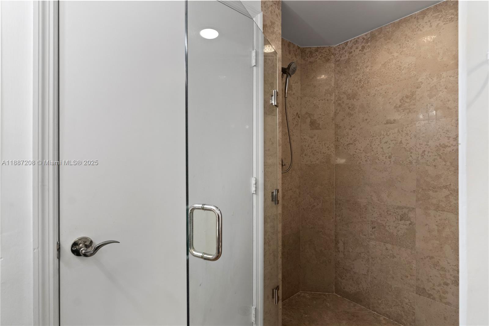 image Blue Diamond Condo18