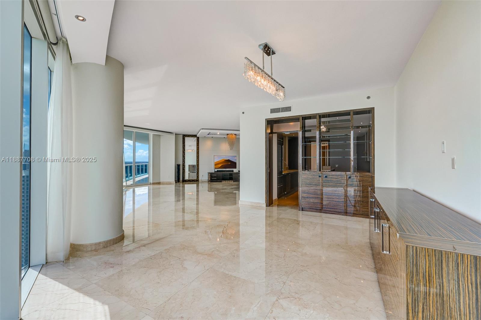 2711 S Ocean Dr #3705 Hollywood, FL 33019