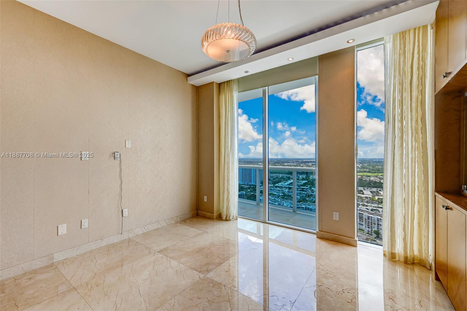 2711 S Ocean Dr #3705 Hollywood, FL 33019