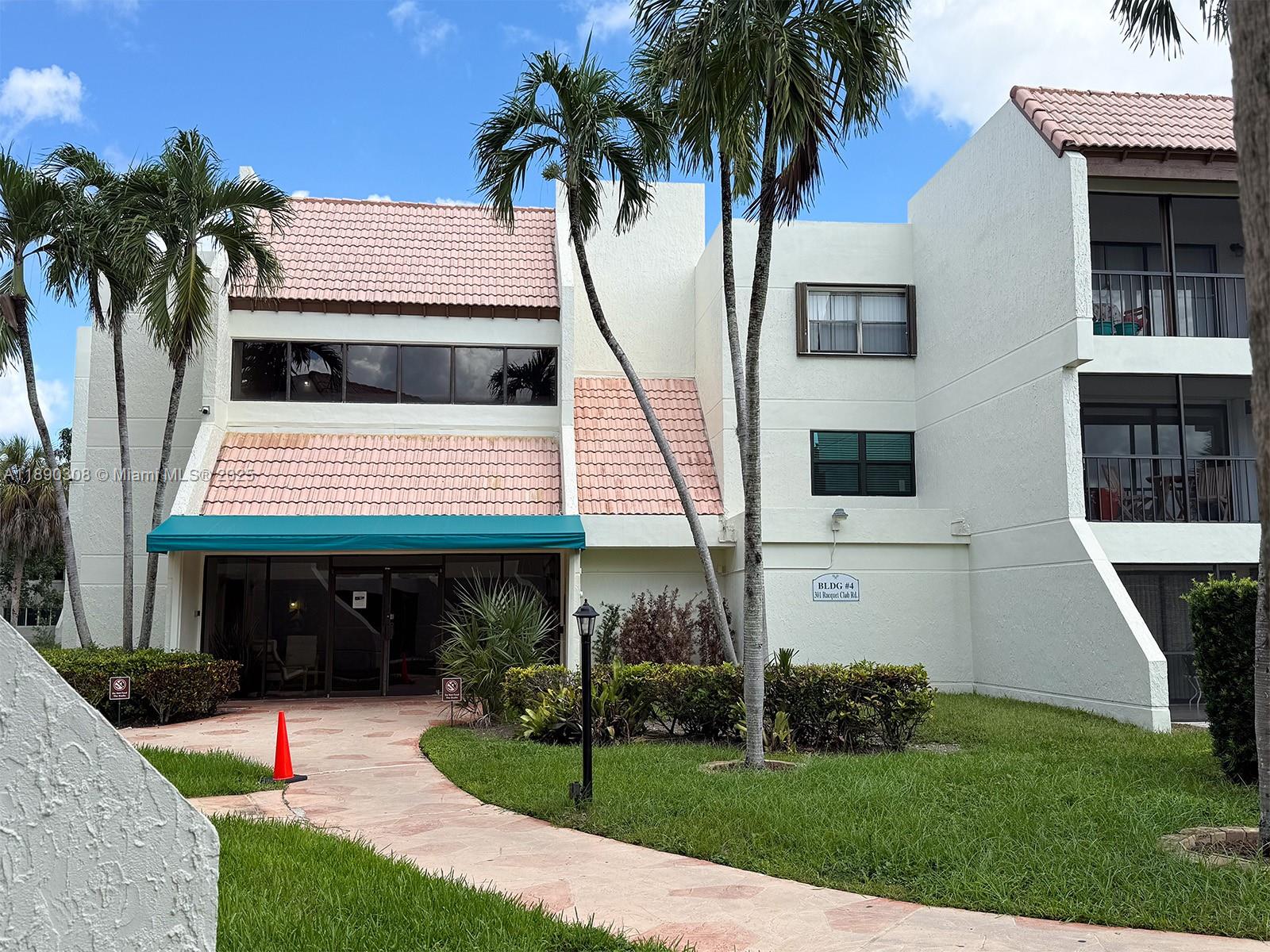 301 Racquet Clb Rd #203