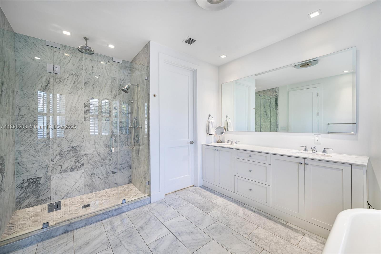 3703 NE 199th St Aventura, FL 33180